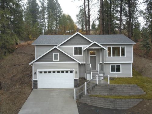 10280 Woodridge Dr, Spokane, WA 99208-9495