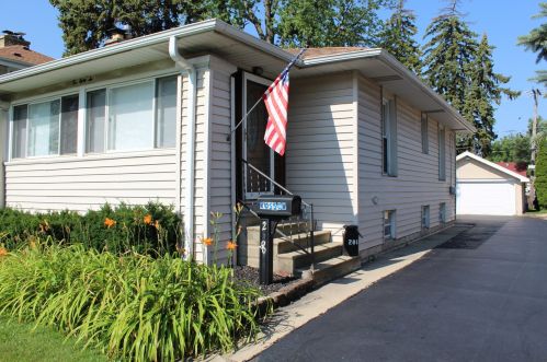 286 Pick Ave, Elmhurst, IL 60126-3058