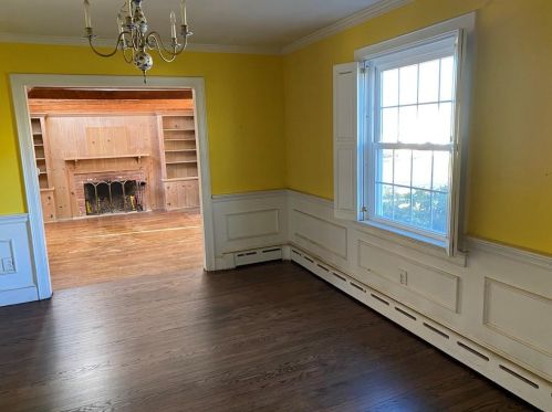 5 Longmeadow Ave, Middletown RI 02842-5247 exterior