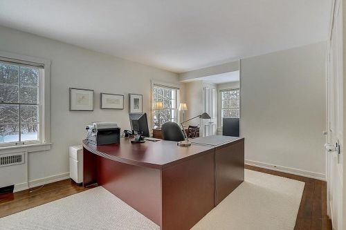 8415 Pelican Ln, Milwaukee WI 53217-2060 exterior