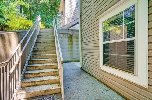 1331 Keys Crossing Dr, Atlanta, GA 30319-4033