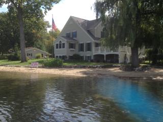 1311 Crooked Lake Dr, Kalamazoo MI  49009-8950 exterior