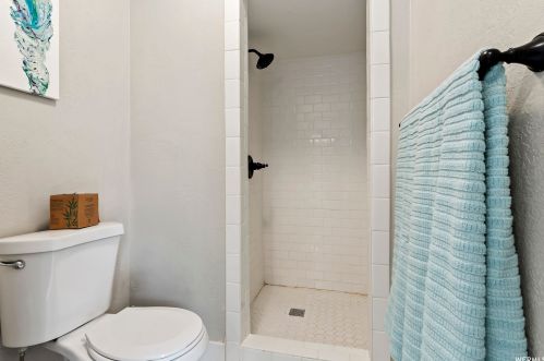 2474 Crk Rd, Sandy UT 84093-6442 exterior