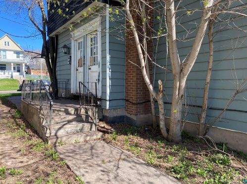 2122 2nd St, Duluth MN  55806-2039 exterior