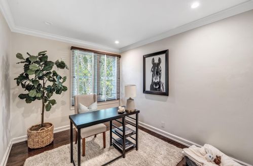 1469 Lilac Ln, Milwaukee WI  53217-2960 exterior