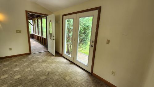 42 Hoit Rd, Concord NH  03301-1803 exterior