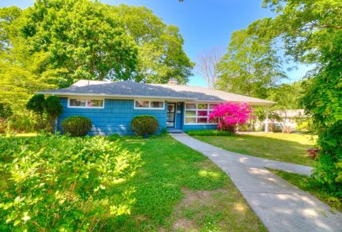 40 Linda Ave, Uncasville, CT 06382-1723