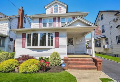 56 Cottage St, Valley Stream NY  11580-4652 exterior