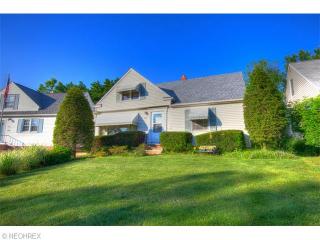 5039 Barton Rd, Cleveland, OH 44124-1145