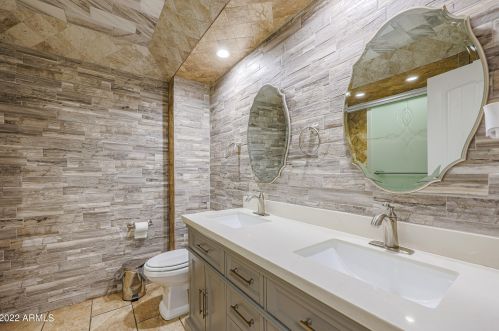 3121 Bethany Home Rd, Phoenix AZ 85015-2442 exterior