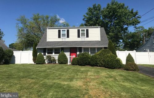 21 Scarsdale Ave, Trenton, NJ 08618-1921