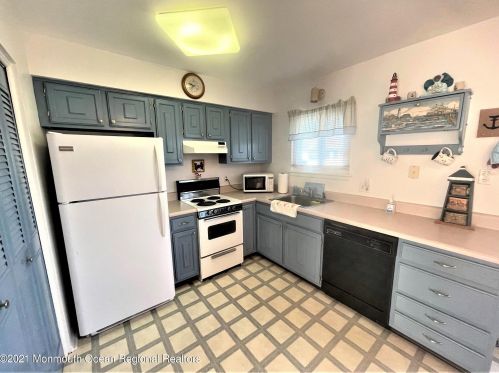 1029 Sarasota Dr, Lacey NJ 08731-5327 exterior