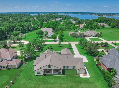 98 Lk Est Dr, Montgomery TX 77356-8066 exterior