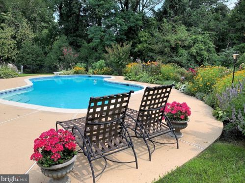 112 Parkview Cir, Media PA 19063-6317 exterior