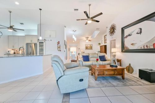 1360 Monarch Cir, Naples FL 34116-6615 exterior