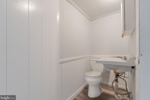 321 Mulberry St, Darby PA 19023-1718 exterior