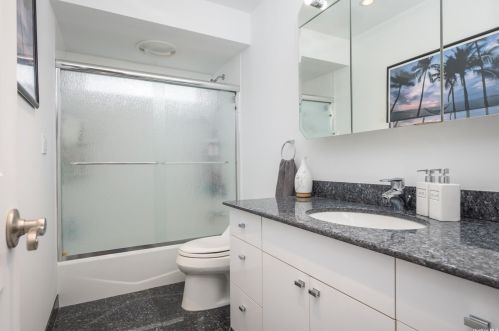 31 Craig Dr, Huntington Station NY 11746-4704 exterior