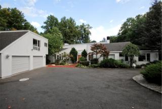 18 Carolyn Pl, Armonk NY  10504-1101 exterior