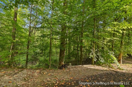 3382 Pine Meadow Dr, Grand Rapids MI 49512-3056 exterior