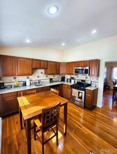 2919 Woodbridge Ave, Edison NJ 08837-3308 exterior