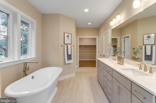 920 Darton Dr, Alexandria VA 22308-2021 exterior