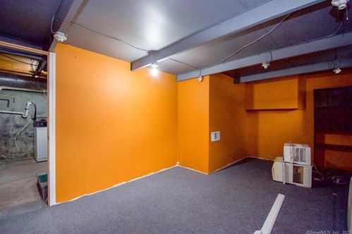 18 Grv St, Enfield CT 06082-4755 exterior