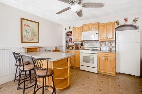 148 St, Salem MA 01970-2541 exterior