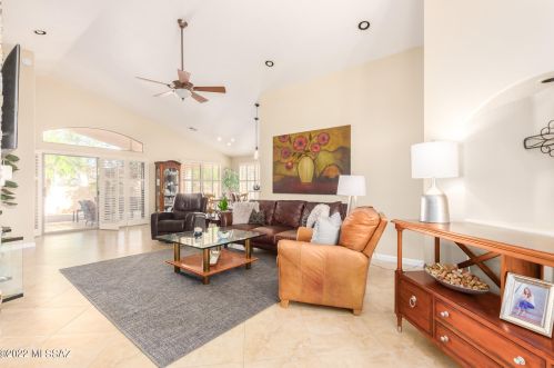 11082 Desert Flower Dr, Tucson AZ 85737-7054 exterior