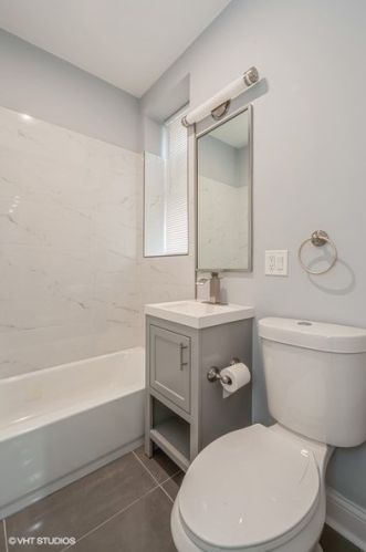 5327 Michigan Ave, Chicago IL 60615-4625 exterior