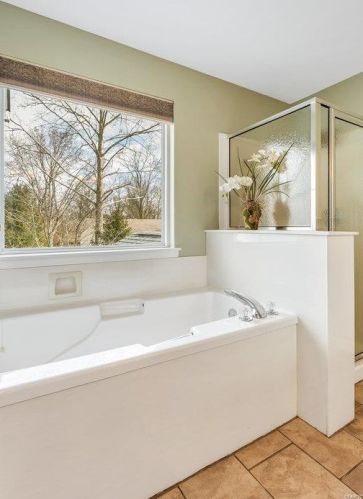 316 Eugenia St, Saint Louis MO 63141-8312 exterior