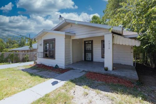 1510 Compton St, Dallas, TX 75203-3218