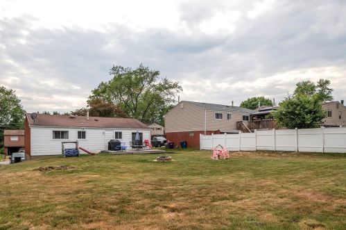 4828 Havana Dr, Pittsburgh PA 15239-2420 exterior