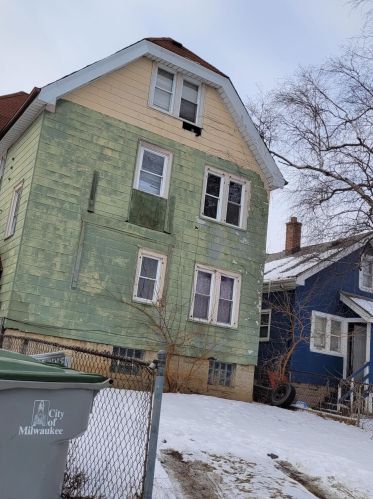 2466 52nd St, Milwaukee WI  53219-2384 exterior