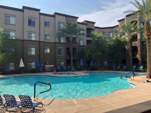 5450 Deer Valley Dr, Phoenix AZ  85054-8118 exterior