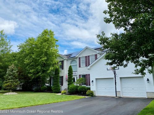 27 Ravenwood Dr, Berkeley Township, NJ 08721-3071