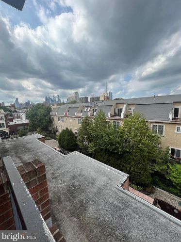 200 Lombard St, Philadelphia PA 19147-1605 exterior