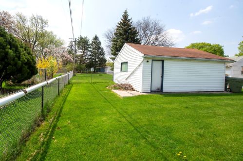 3842 84, Milwaukee WI 53228-1706 exterior