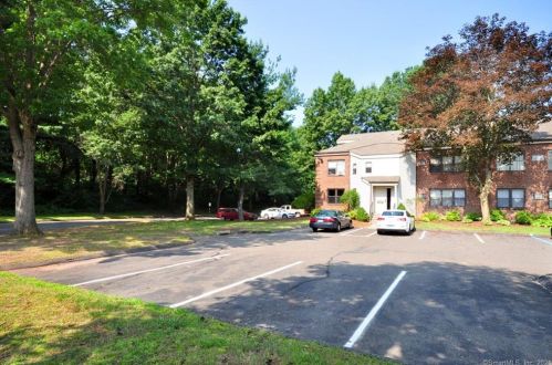 127 Wellington Dr, Farmington CT 06032-3232 exterior