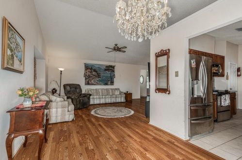 1311 Lakeshore Dr, Irving TX 75060-6675 exterior