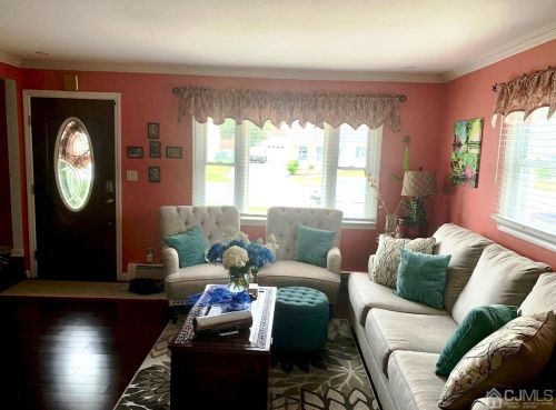 126 Idlewild Rd, Edison NJ  08817-4150 exterior