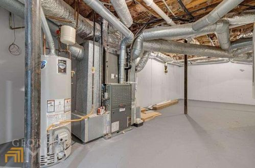 6160 Heards Creek Dr, Atlanta GA  30328-3635 exterior