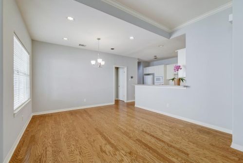 5406 Courtyard Dr, Austin TX 78730-5015 exterior