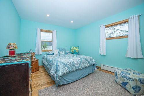 1 Gaulton Dr, Babylon NY 11703-2315 exterior