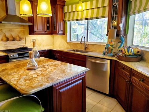 237 Palmetto Dunes Cir, Naples FL 34113-7562 exterior