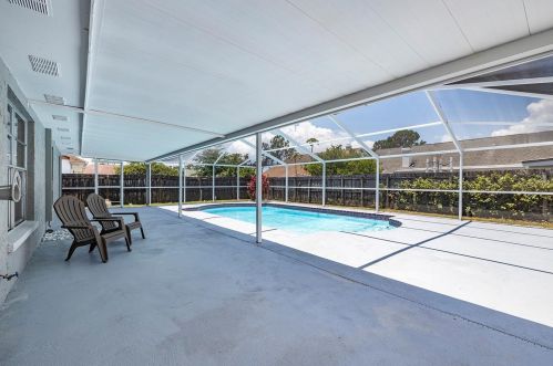 7044 Hollowell Dr, Tampa FL  33634-1089 exterior