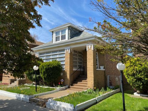 9524 Calumet Ave, Chicago, IL 60628-1402