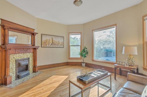 1852 Cambridge Ave, Milwaukee, WI 53202-1724