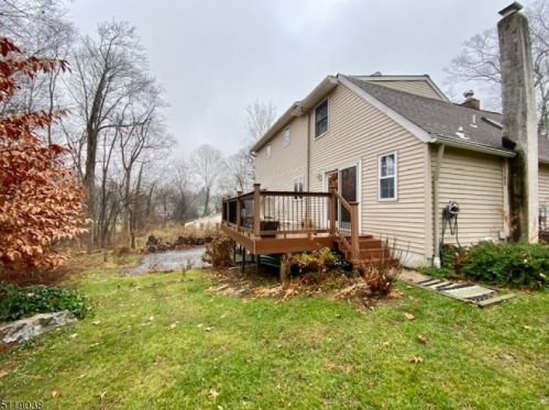 12 Oakwood Trl, Kinnelon NJ 07405-3115 exterior