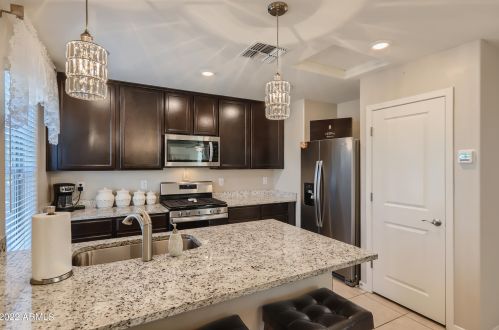 8037 Albeniz Pl, Phoenix AZ  85043 exterior