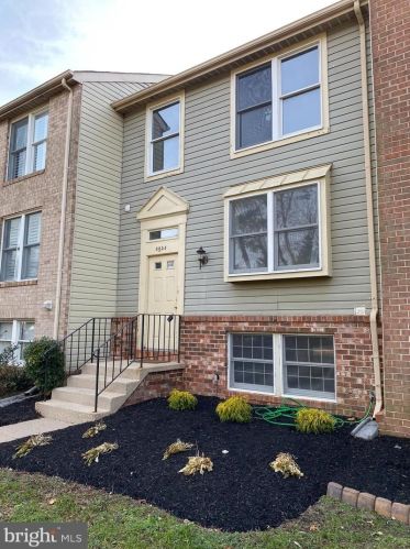 5855 Chrysanthemum Dr, Alexandria VA  22310-1740 exterior